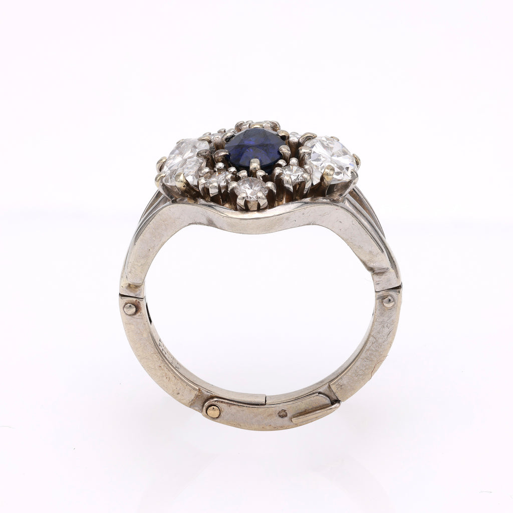Oval sapphire ring with diamonds, white gold.