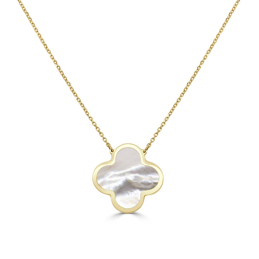 Clover-shaped onyx pendant, yellow gold chain.