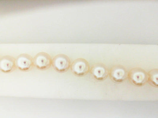 Freshwater pearl bracelet with white gold accents.