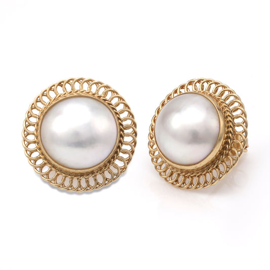 Mabe' pearl earrings in yellow gold.