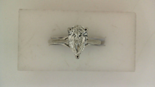 Pear-shaped diamond engagement ring in white gold.
