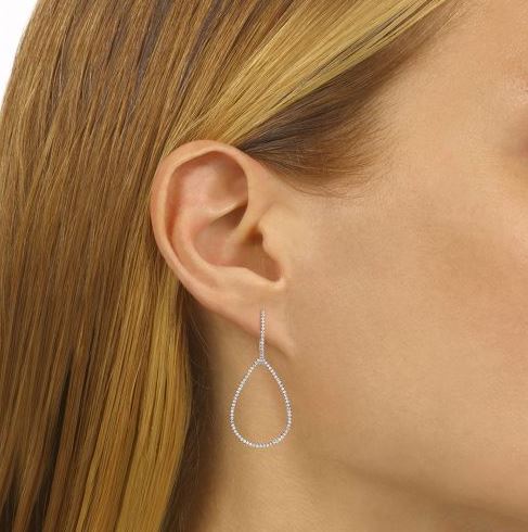 Dangle earrings with round diamonds in teardrop shape.