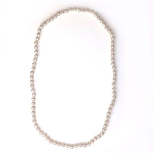 Round white pearl strand necklace, elastic design.