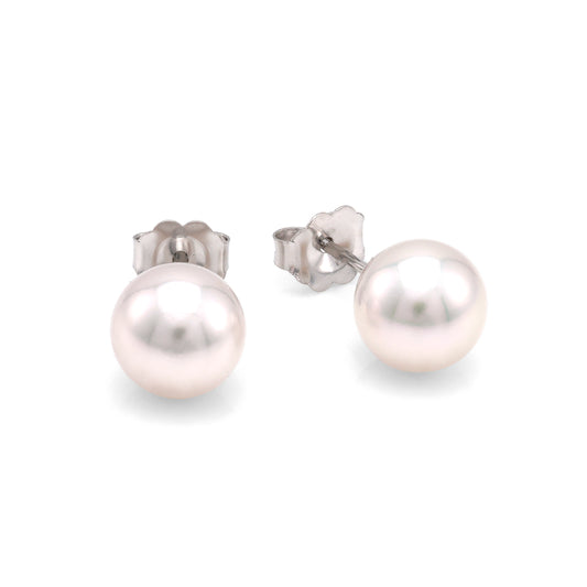 White gold stud earrings with cultured pearls.