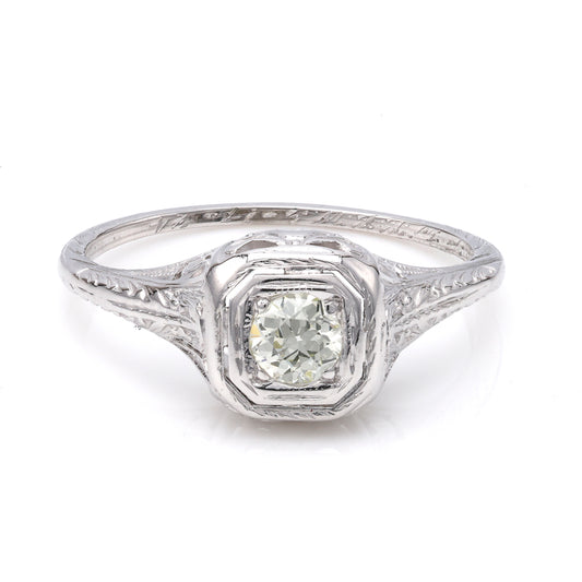 Vintage diamond ring in white gold.