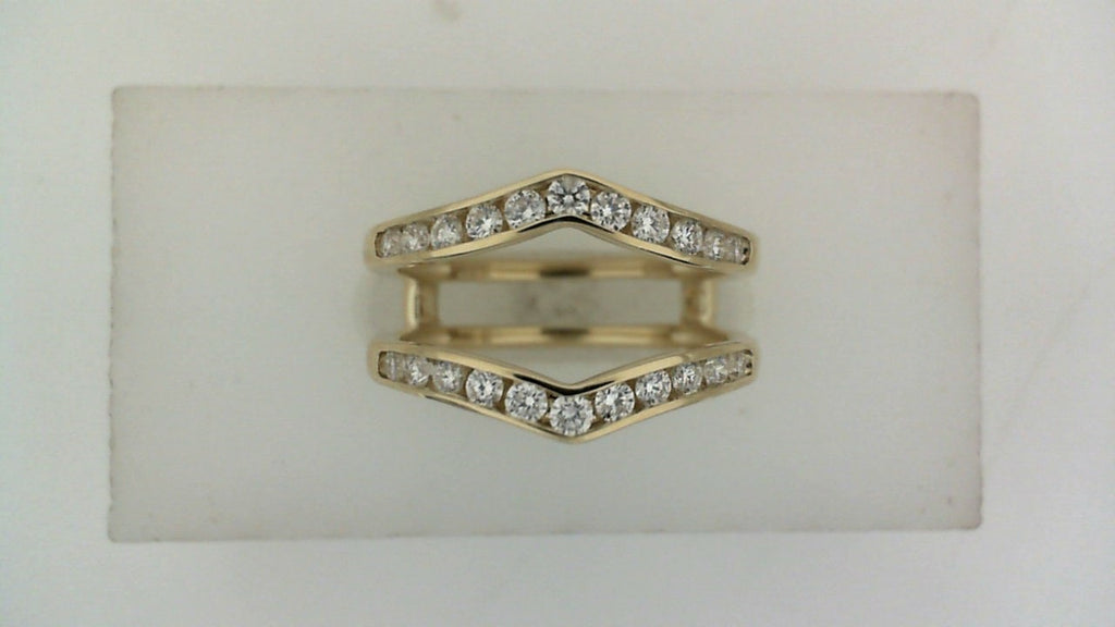 14K yellow gold V-shaped diamond band