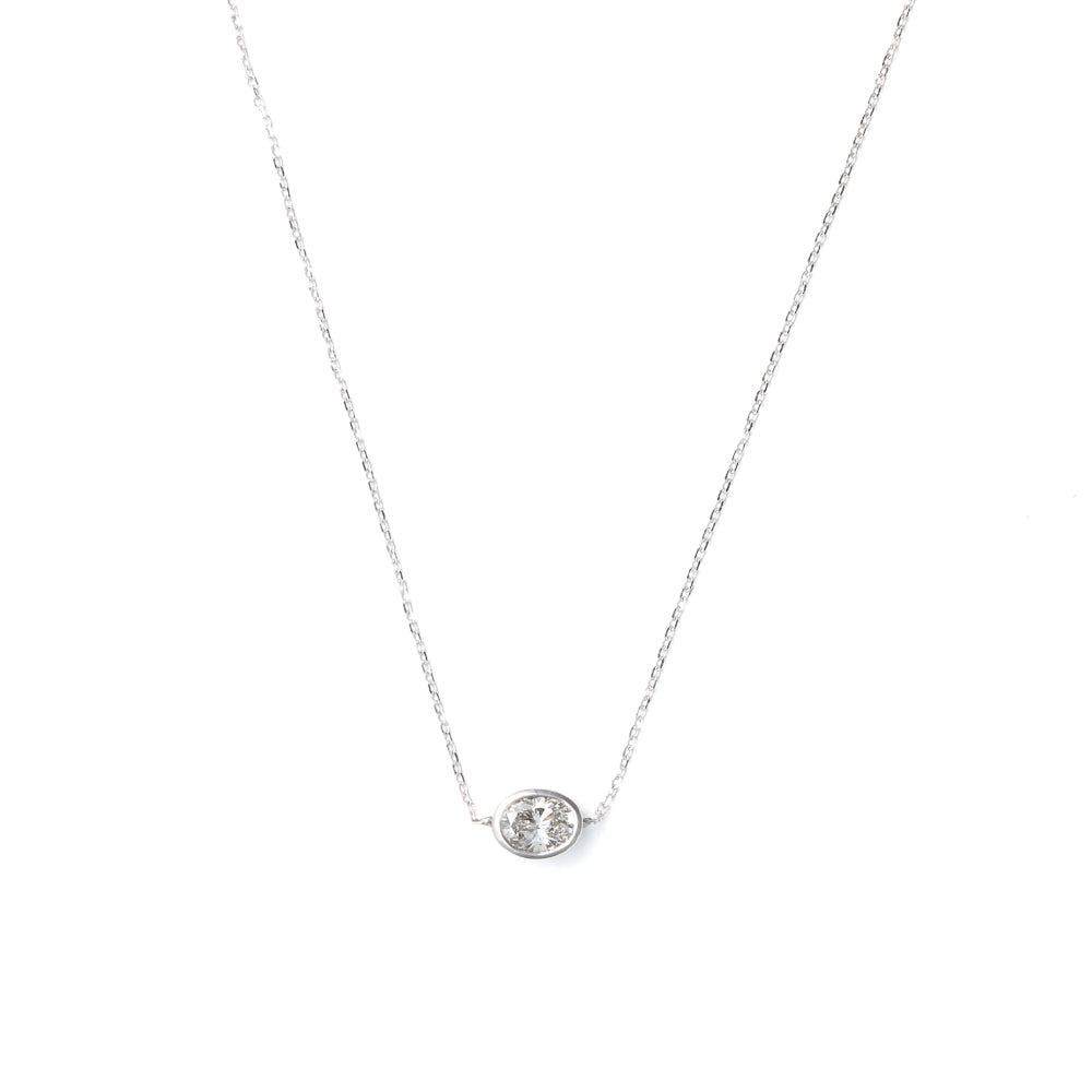Oval diamond necklace in white gold.