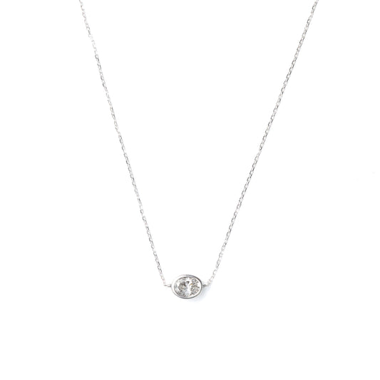 Oval diamond necklace in white gold.