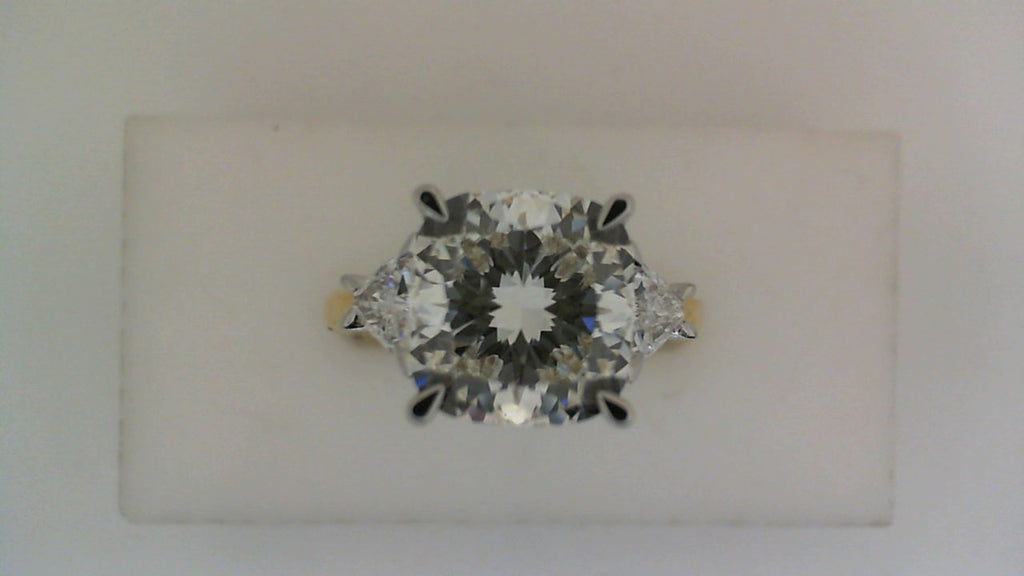 Three-stone diamond ring in white-yellow gold.