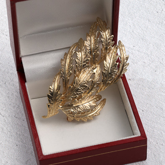 Brushed leaf pin in 14K yellow gold.