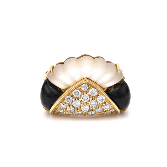 18K gold ring with onyx, diamonds, pearl.