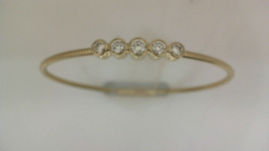 Five-diamond yellow gold bracelet.