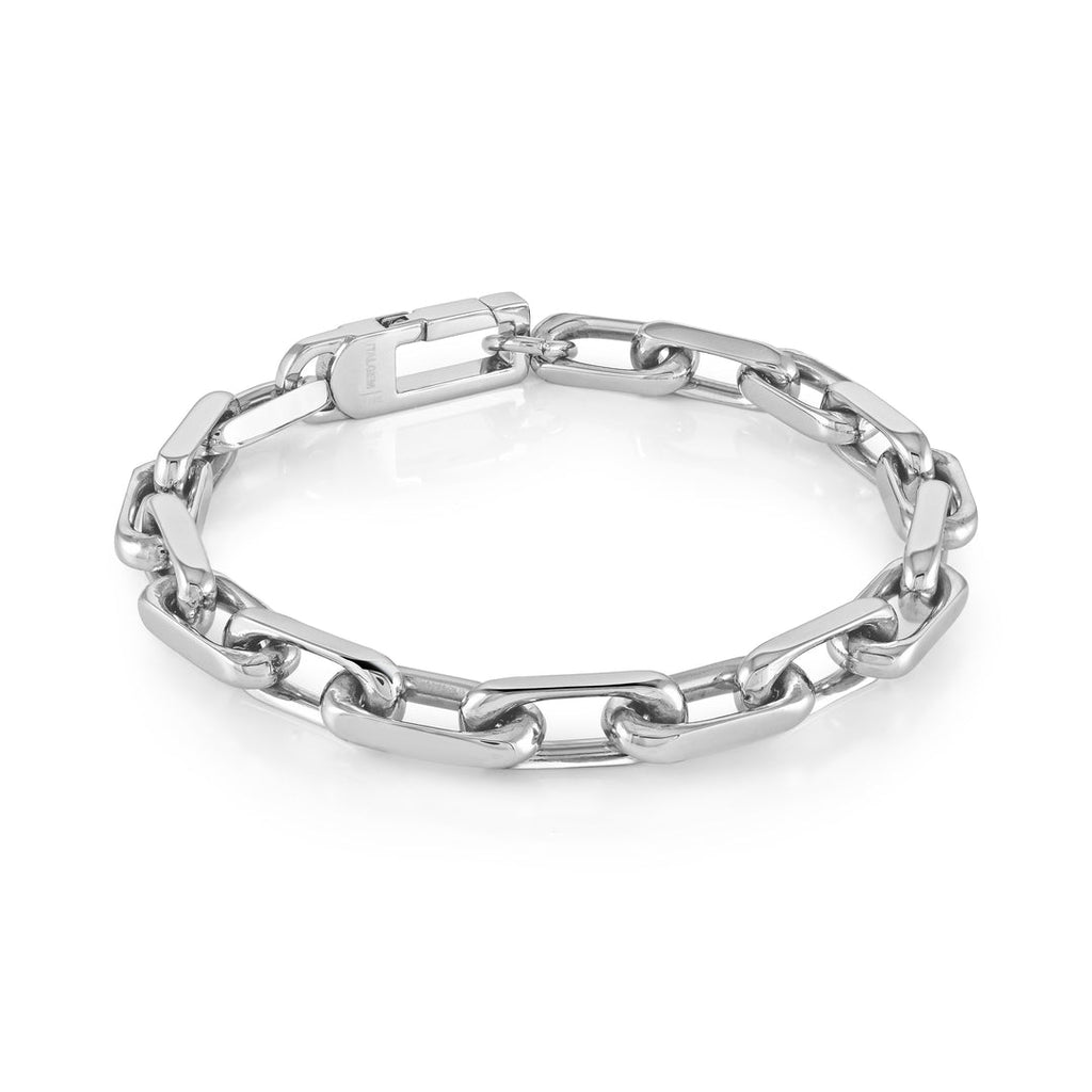 Stainless steel oval link bracelet.