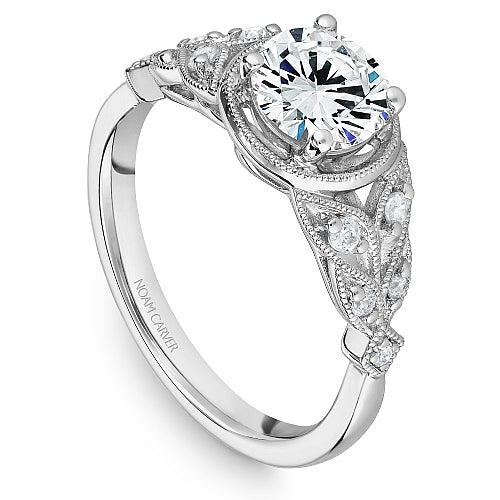 Floral vintage diamond ring in white gold.
