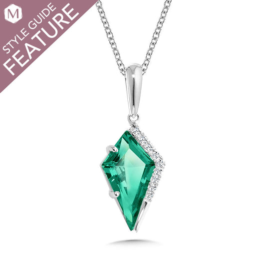 Kite-shaped quartz necklace in yellow gold.