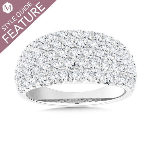 Round diamond ring in white gold.