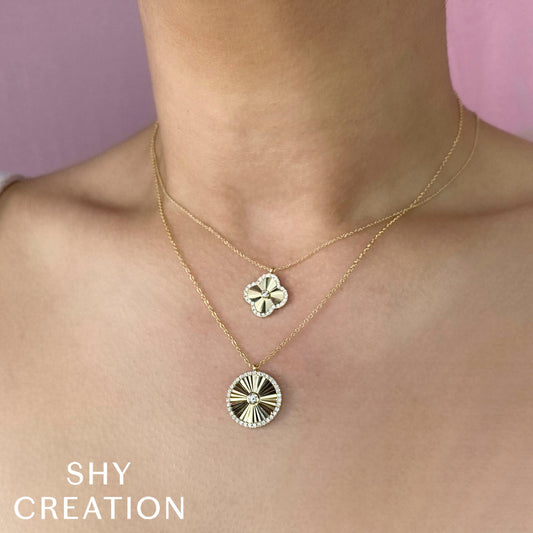 Clover-shaped diamond necklace on cable chain.