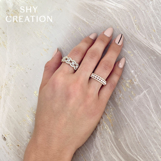 Yellow gold ring with pearls and diamonds.