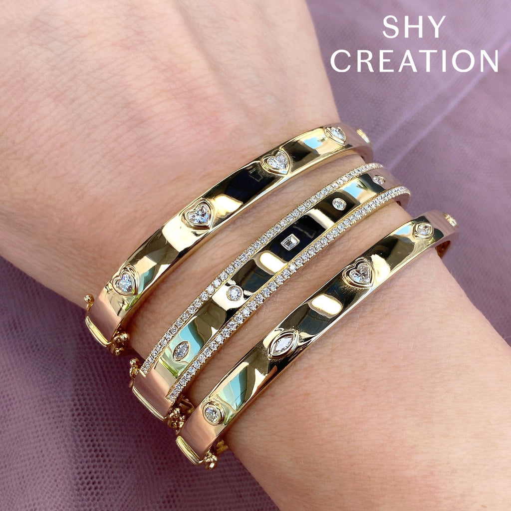 Yellow gold bracelet with various diamond shapes.
