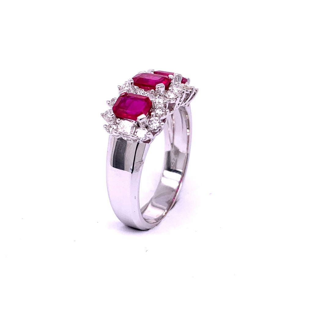 White gold ring with three rubies, diamonds.
