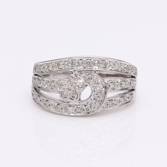 Diamond ring with star design in white gold.
