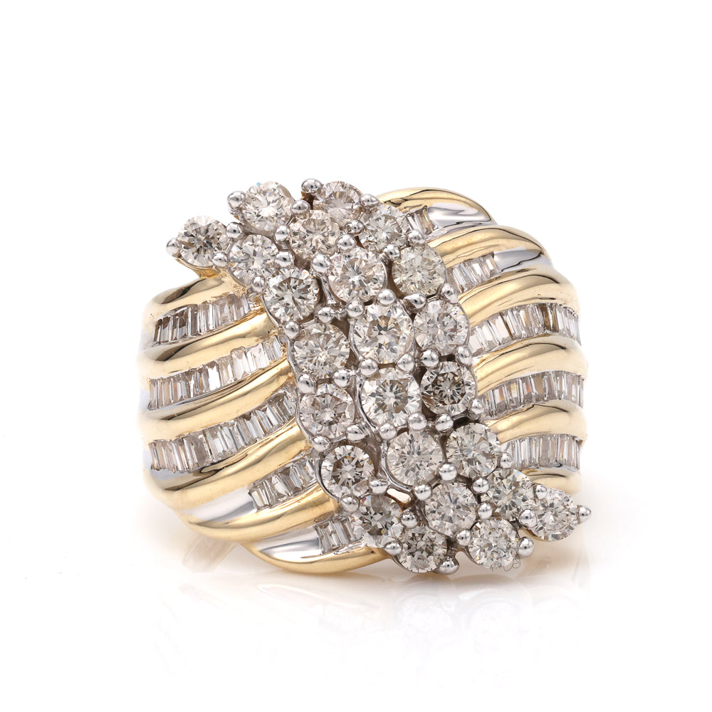 White-yellow gold ring with various diamonds.