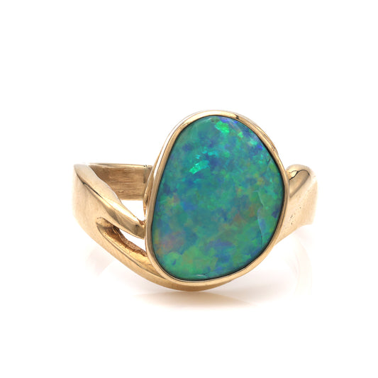 Opal ring in 14K yellow gold.