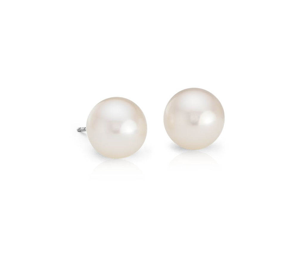 14K white gold pearl stud earrings.