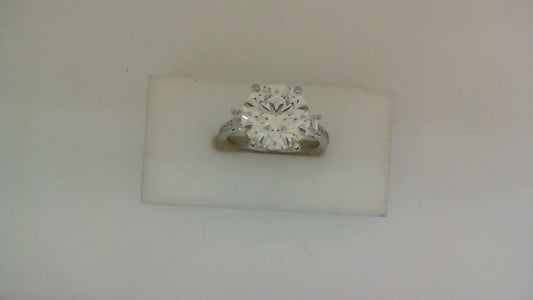 18K white gold ring with round diamond.