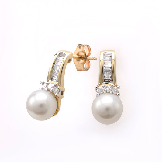 14K white gold earrings with pearls.