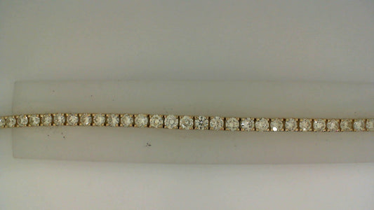 18K yellow gold bracelet with round diamonds.