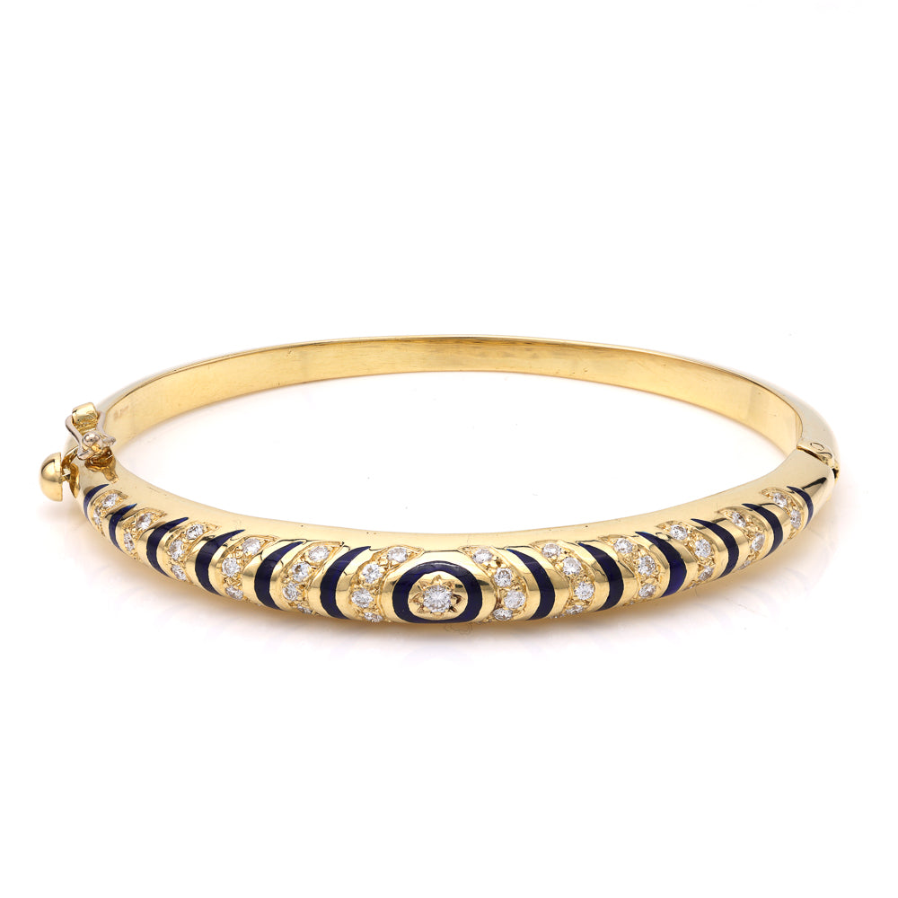 18K yellow gold bracelet with round diamonds.
