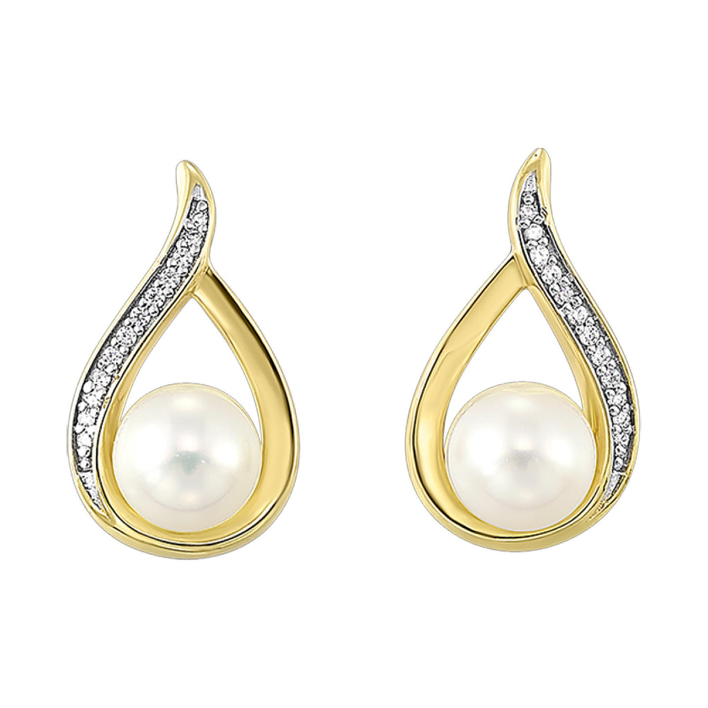 Yellow gold earrings with pearls and diamonds.