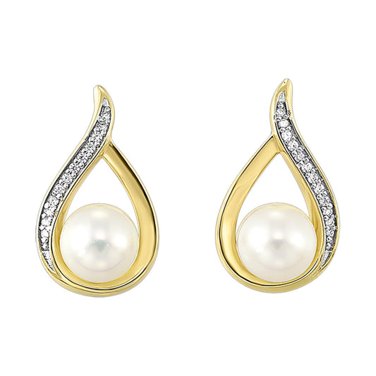 Yellow gold earrings with pearls and diamonds.