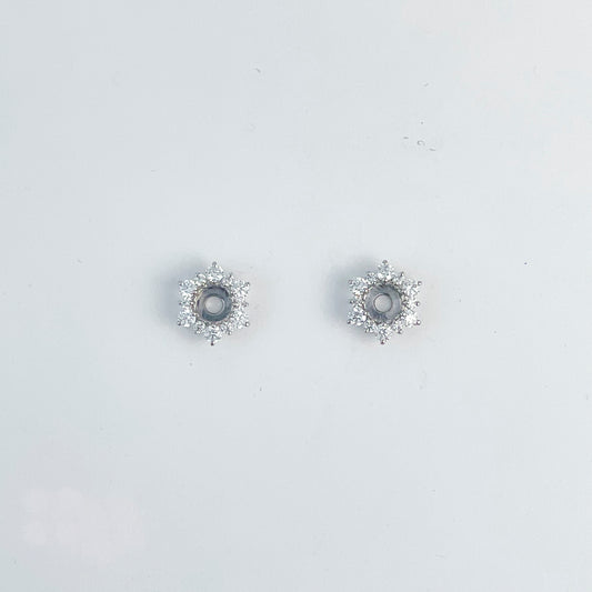 ReMARKable Estate Enhancer Natural Diamond Earrings in 18 Karat White Gold with 0.96ctw G/H VS1-VS2 Round Diamonds