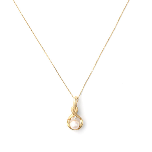 14K gold pendant with Akoya pearl.