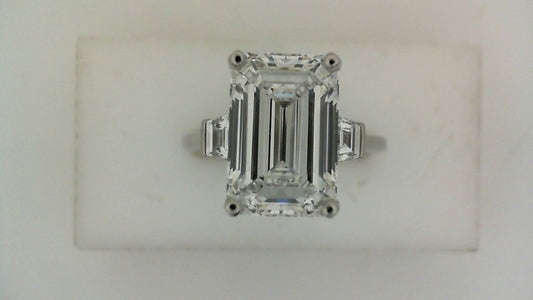 Three Stone Lab-Grown Diamond Complete Engagement Ring in Platinum White with 1 Emerald Lab Grown Diamond, Color: F, Clarity: VVS2, totaling 5.09ctw