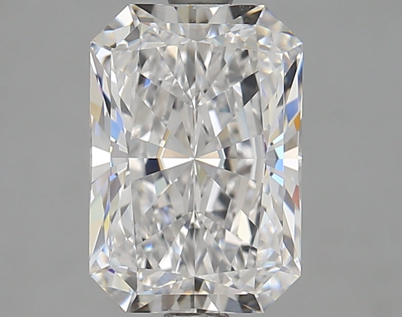 Radiant-cut lab diamond with brilliant facets.
