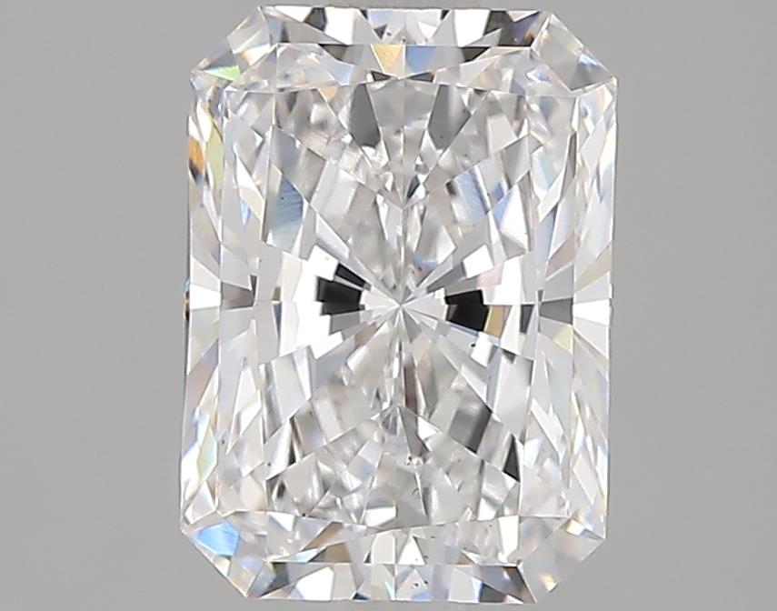 Radiant-cut lab diamond with brilliant facets.