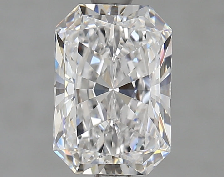 Radiant-cut lab diamond with brilliant facets.