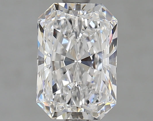Radiant-cut lab diamond with brilliant facets.