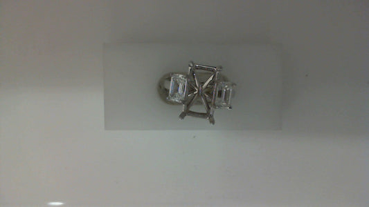 Three-stone diamond ring in white gold.