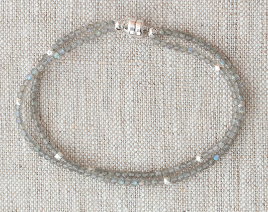 Labradorite bead bracelet with magnetic clasp.