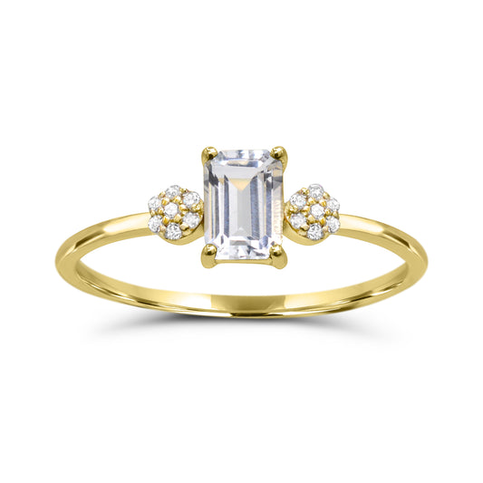 Emerald White Topaz ring in yellow gold.