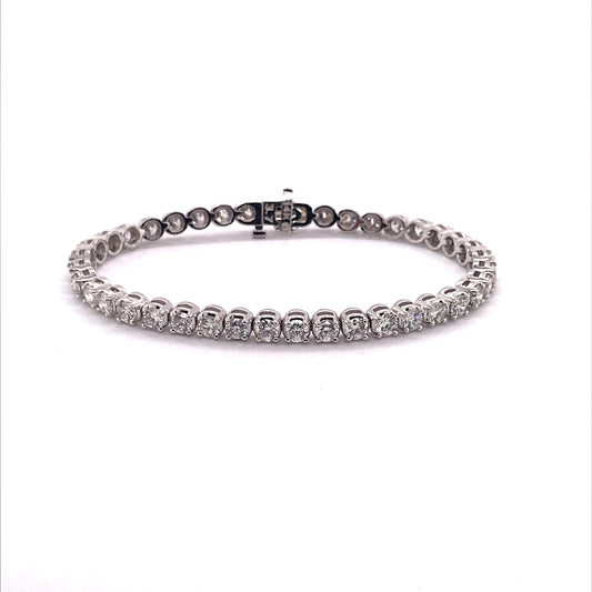 Diamond tennis bracelet in white gold.