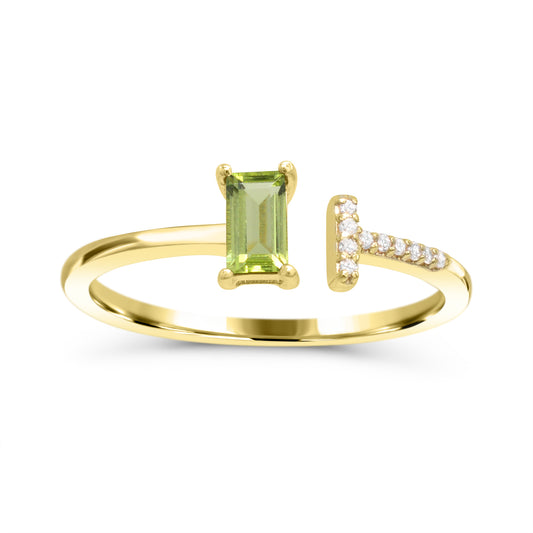 Baguette Peridot ring with diamonds in gold.