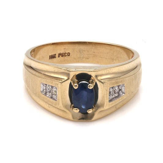 Oval sapphire ring with diamonds, yellow gold.