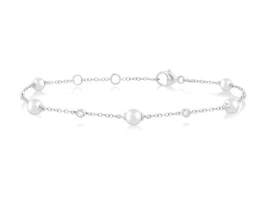 White gold bracelet with pearls and diamonds.