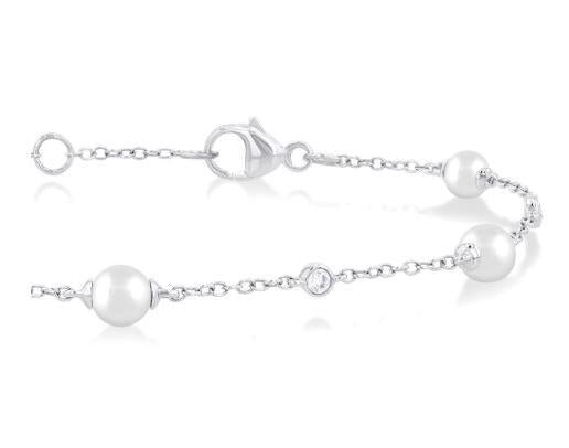 14K white gold bracelet with pearls.