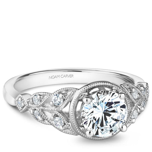 Floral vintage diamond ring in white gold.